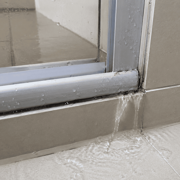 Filtraciones en el aluminio del box del baño